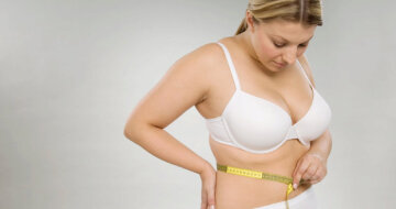 Liposukcí je možné odsát přebytečný tuk a dodat sebevědomí