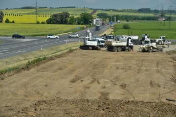 Stavbaři 7. června 2021 zahájili v Letech u Písku dostavbu dálnice D4 mezi Příbramí a Pískem. 