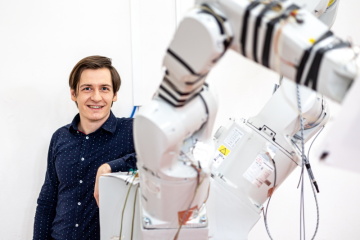Spolupráce s roboty opět o něco těsnější a také bezpečnější, dokazuje v nejlepší absolventské práci s tématem Průmyslu 4.0 Stefan Grushko.