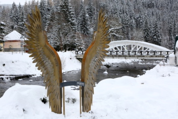 Nový foto point s Andělskými křídly ve Špindlerově Mlýně, instalovaný v rámci projektu Město bez kouře