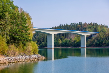 Nový silniční most přes vodní nádrž Švihov_projekt podpořený z IROP_foto Centrum pro regionální rozvoj