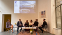 Generální komisař české účasti na EXPO 2025 Ondřej Soška (druhý zleva) v rozhovoru se členkami a členy vítězného týmu Apropos Architects a Lunchmeat Studio.
FOTO: ČTK Protext