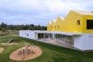 MŠ Kido: Inspirací pro české školky může být školka KIDO v Lodžském vojvodství v Polsku. Architekti pro nejmenší uživatele navrhli krásný bezbariérový prostor s všudypřítomným dřevem (Foto: Stan Zajączkowski)
