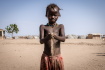 Etiopie společně s Jemen a například Afghánistánem, Burkina Faso či Súdánem patří mezi země nejhůře zasažené nedostatkem vody, právě zde nejvíce dětí nemá bezpečný přístup k čisté pitné vodě. Na vině jsou klimatické změny a s nimi spojená období extrémního sucha. Komunity v Libemuketu loňské sucho přivedlo na pokraj kolapsu, přišly o zdroje vody i obživy. Zdroj: © UNICEF/Pouget 